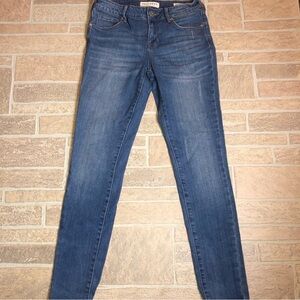 Bullhead Low Rise Skinniest Blue Jeans 5R